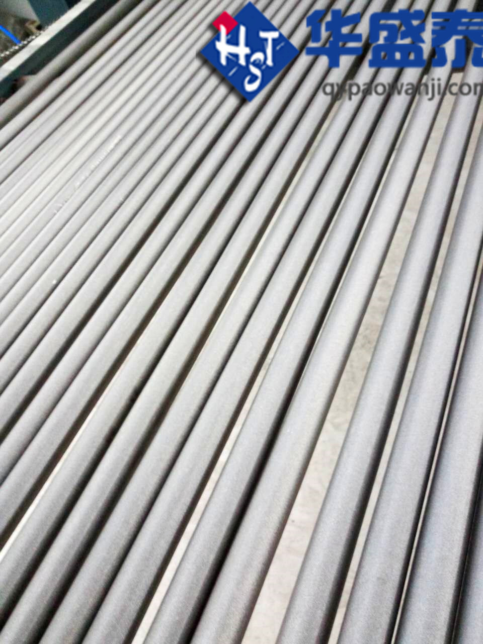 發(fā)往山東棗莊通過式圓鋼鋼筋拋丸機(jī)已經(jīng)調(diào)試完畢,調(diào)試現(xiàn)場圖