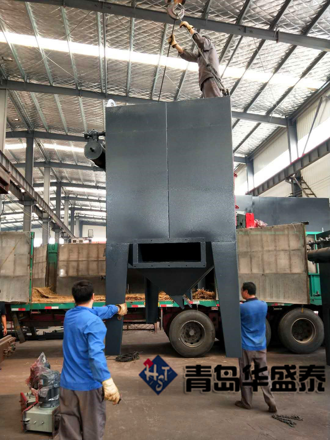 發(fā)往陜西榆林6910軌道通過(guò)式拋丸機(jī)發(fā)貨現(xiàn)場(chǎng)